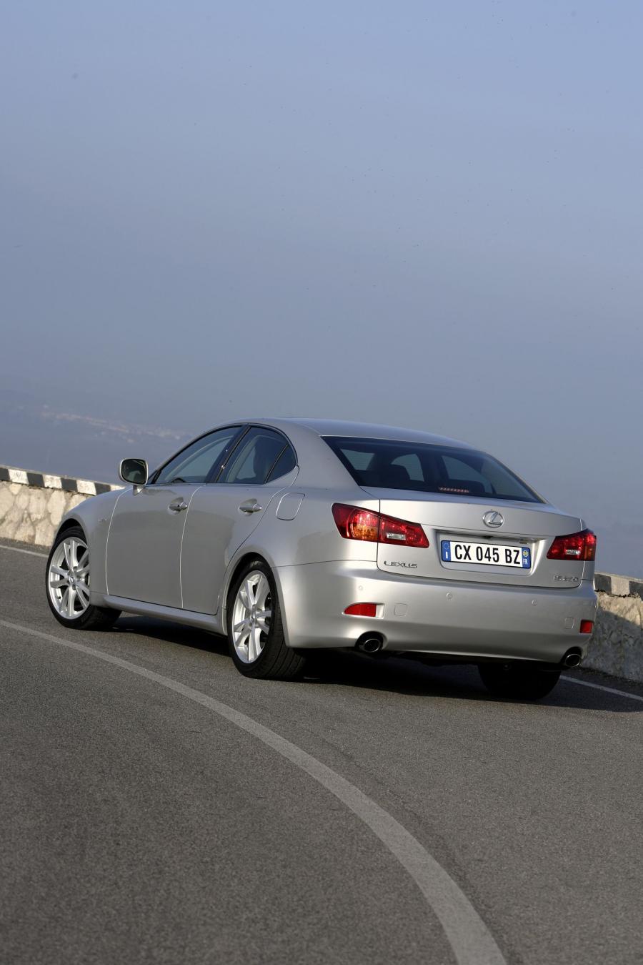  Lexus IS250 2005 года  (фото 29 из 141)